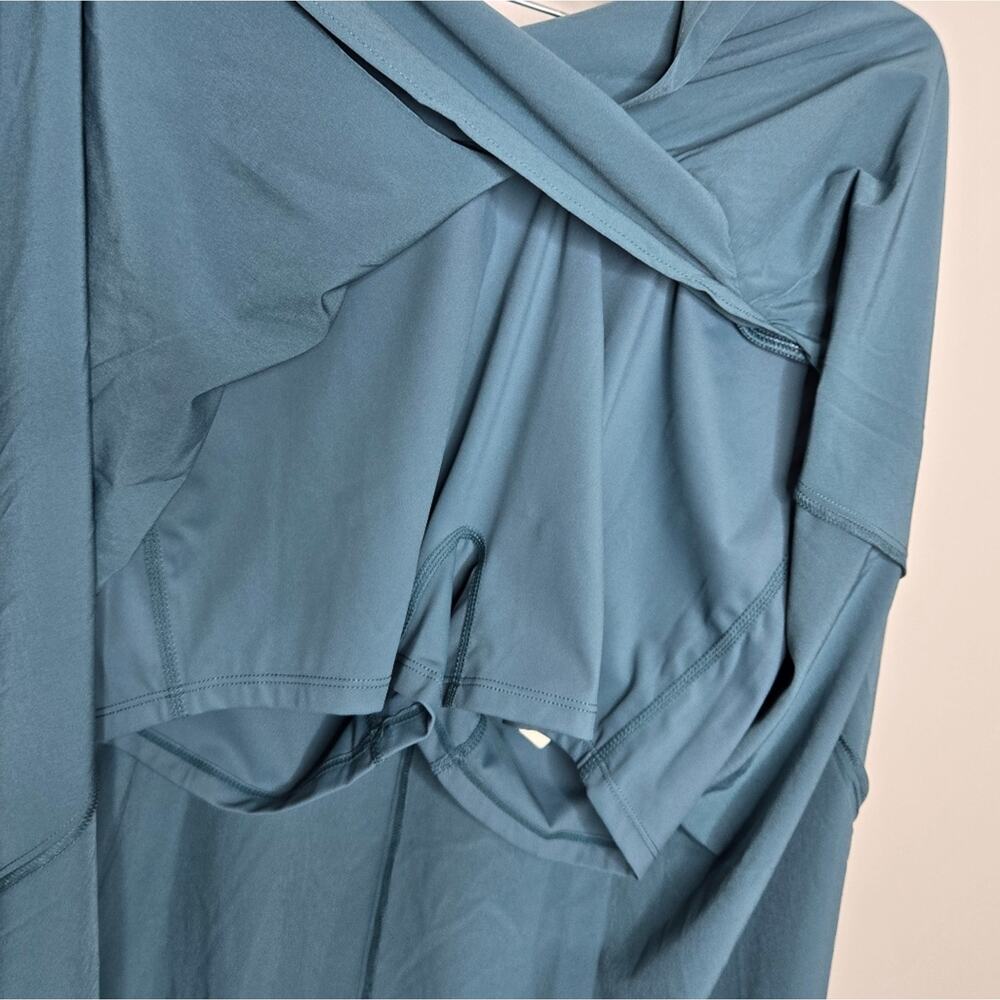 NWT  HALARA Breezeful Teal 2 in 1 Flowy High Low Skort Size Medium - Picture 3 of 6
